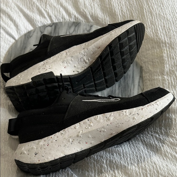 Nike 10 Crater Remixa
Black Dark Smoke Grey White (Women's) - Picture 14 of 14